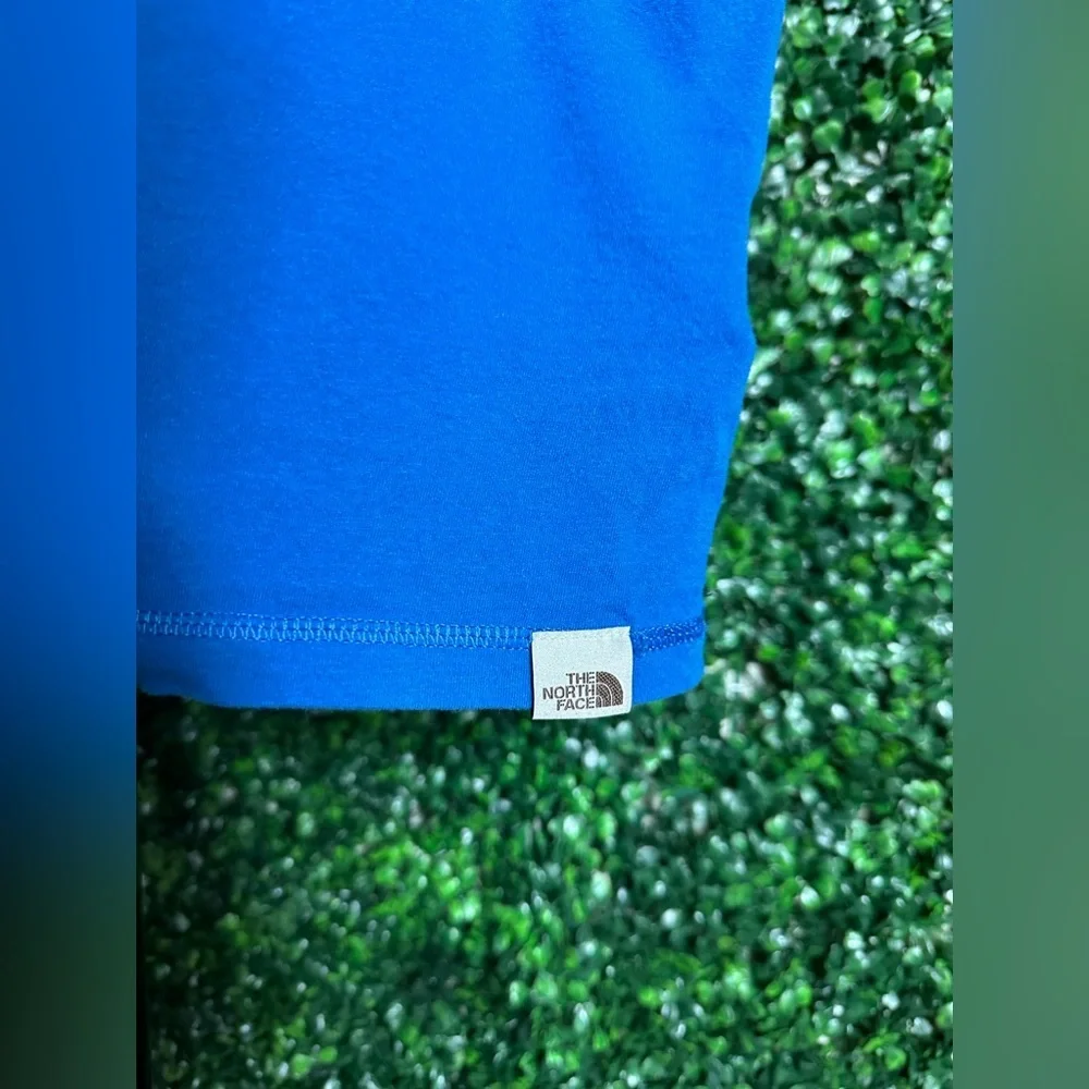 The North Face Men’s Large Short Sleeve Blue Pocket Tee